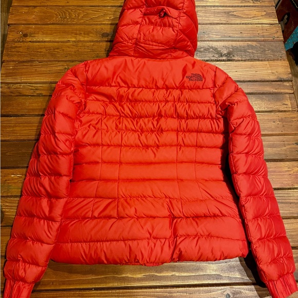The North Face Women's Vibrant Red Puffer Jacket - Picture 2 of 8